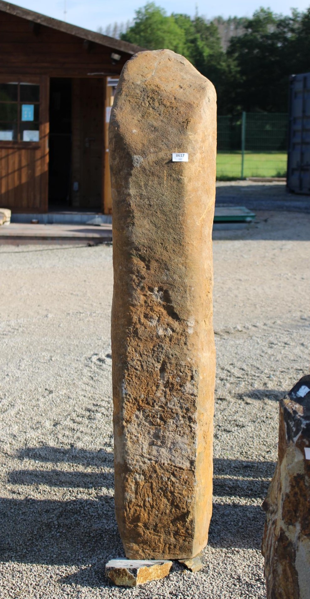 Basaltsäule ca. 28x32x165cm
